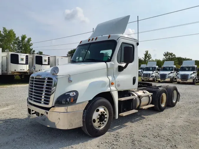 2019 FREIGHTLINER CASCADIA 125da95be7e572a4bd555a1551385bd763e
