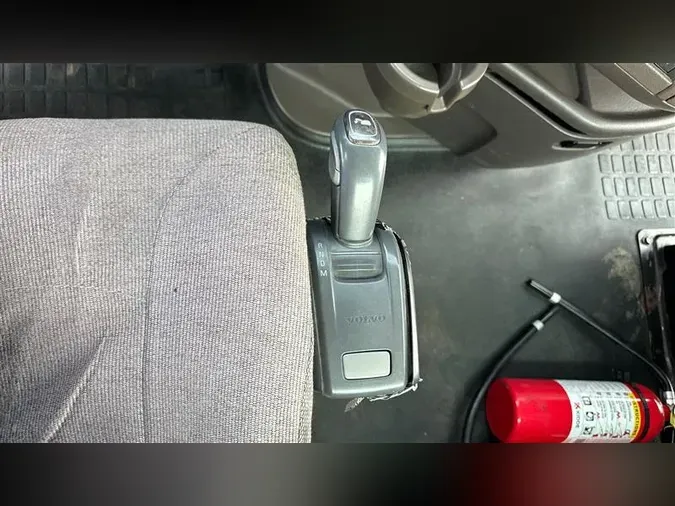 2015 VOLVO VNL300da98f63587349f7c1dc54549dfc82ba5