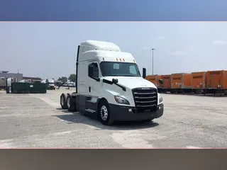2020 Freightliner Cascadia 126
