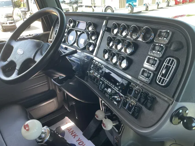 2021 Peterbilt 389