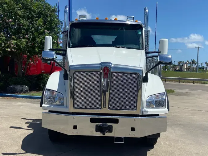 2025 Kenworth T880