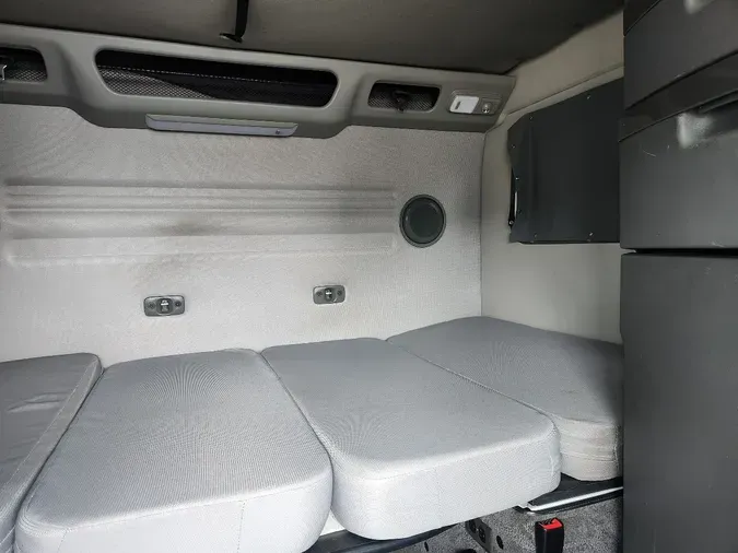 2023 VOLVO VNL64T860