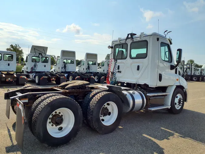 2016 FREIGHTLINER/MERCEDES CASCADIA 113