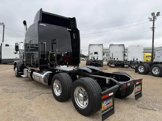 2022 Peterbilt 389