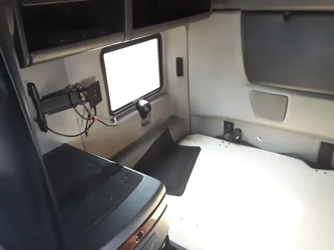 2019 NAVISTAR INTERNATIONAL LT625 SLPR CAB