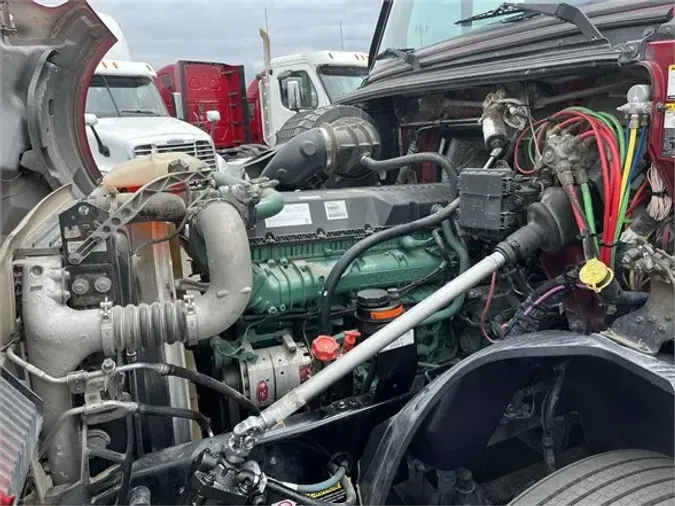 2019 VOLVO VNL64T860