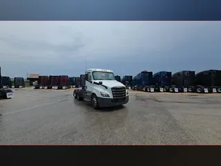 2019 Freightliner Cascadia 126