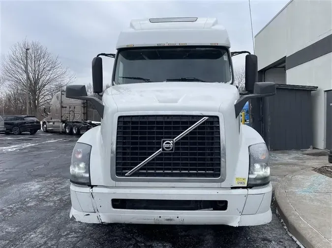 2014 VOLVO VNL670