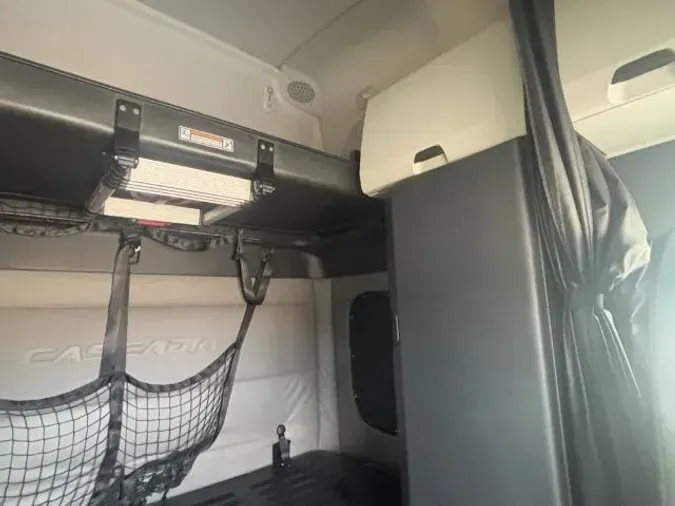 2020 Freightliner New Cascadia 126