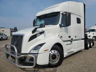 2022 VOLVO VNL64T740