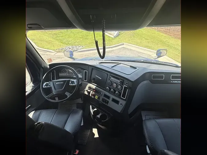 2022 FREIGHTLINER CA126dac8d3eca32169589a95191b92486235