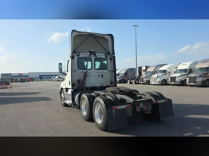 2019 Freightliner Cascadia 126