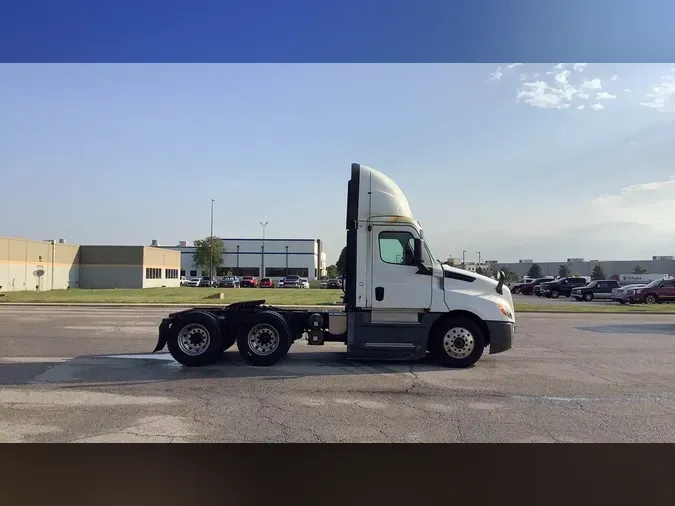 2019 Freightliner Cascadia 126dacede4548c5408e3e0915581545637d