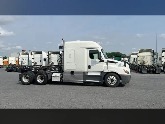 2020 Freightliner Cascadia 126