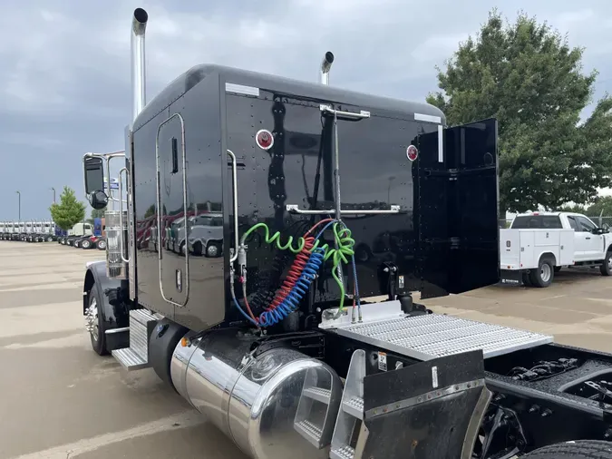 2022 Peterbilt 389