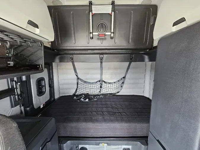 2021 FREIGHTLINER CASCADIA CA126
