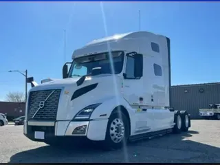 2019 VOLVO VNL64T760