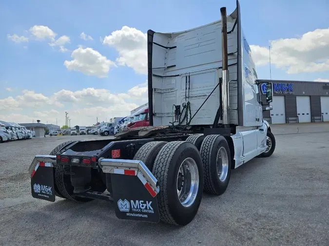 2020 VOLVO VNL64T760