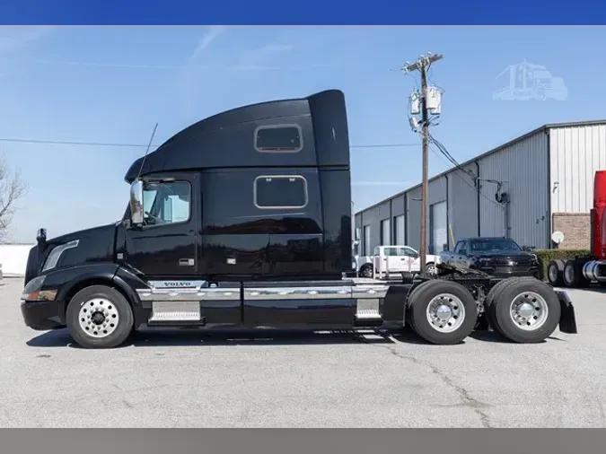 2017 VOLVO VNL64T760