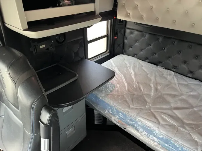 2020 Kenworth W990