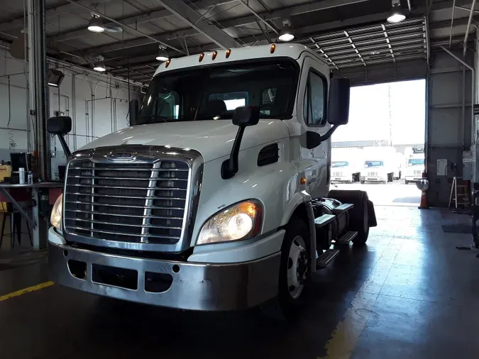 2016 FREIGHTLINER/MERCEDES CASCADIA 113