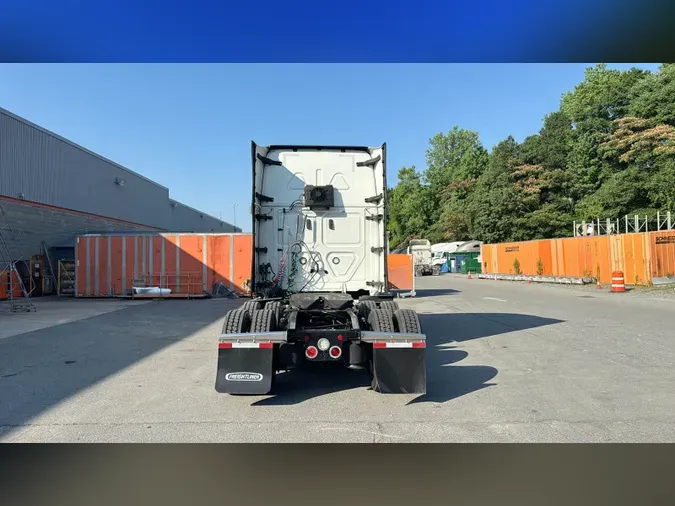 2022 Freightliner Cascadia 126