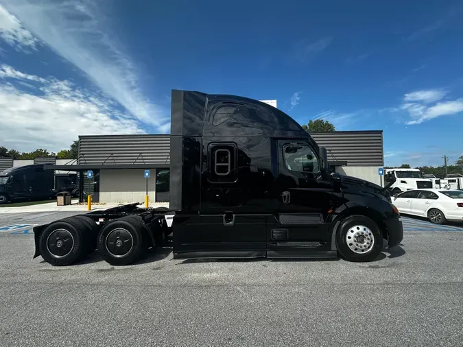 2021 Freightliner Cascadia 126