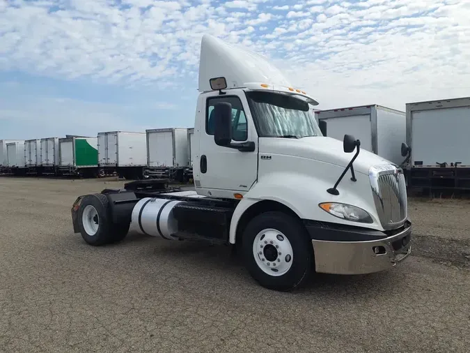 2019 NAVISTAR INTERNATIONAL RH613 DAYCAB S/A
