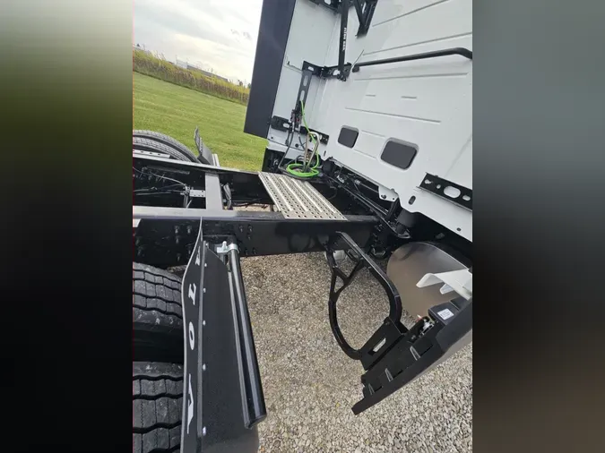 2026 VOLVO VNL64TV04