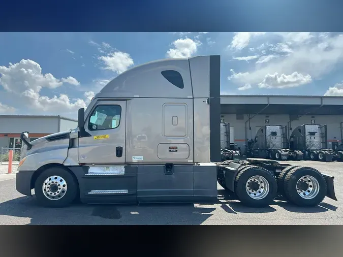 2021 Freightliner Cascadia 126