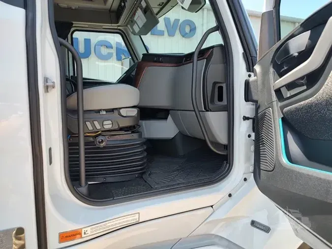 2026 VOLVO VNL64T860