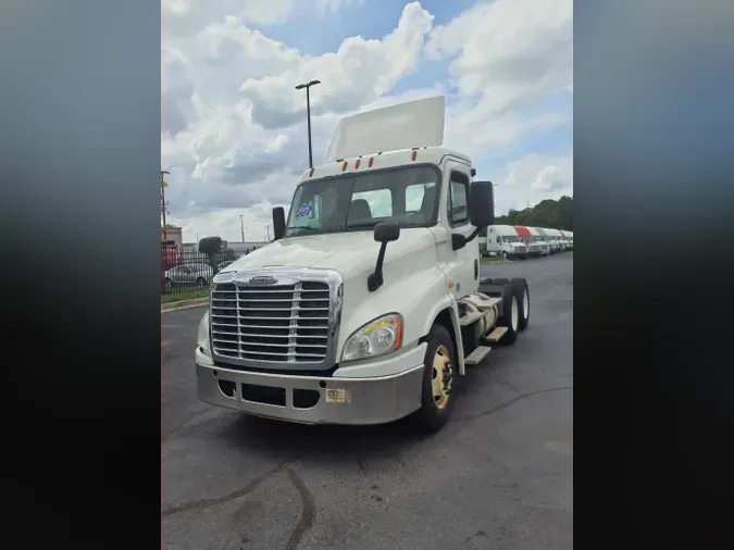 2016 FREIGHTLINER/MERCEDES CASCADIA 125dafb74f44c939f3a8924aaf34ee56931