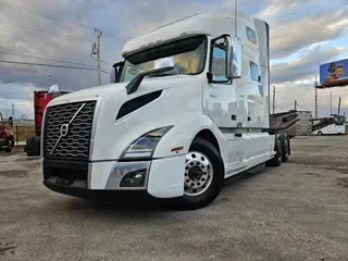 2021 VOLVO VNL64T760