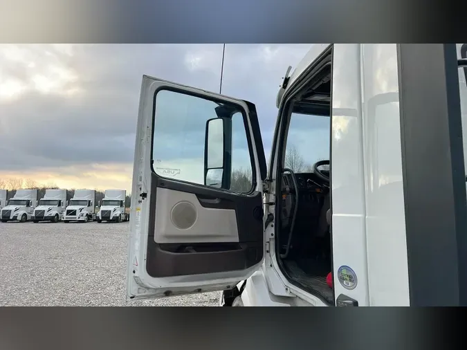 2018 Volvo VNL300