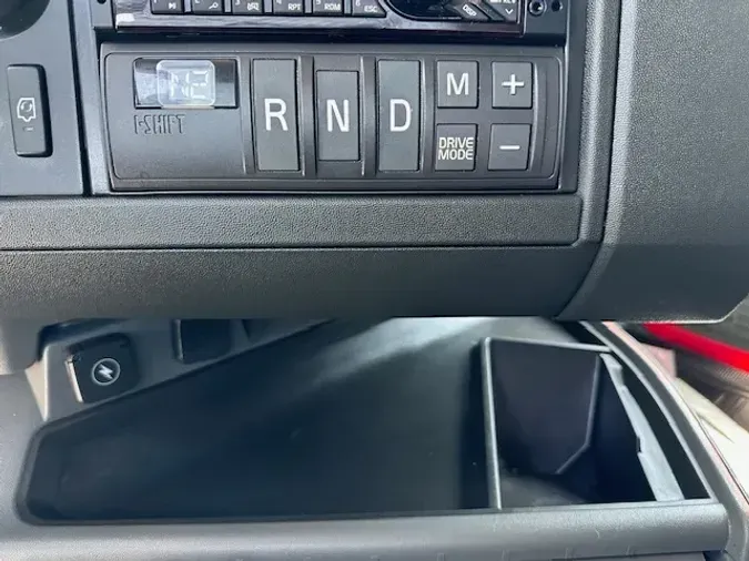 2021 VOLVO VNL64T760