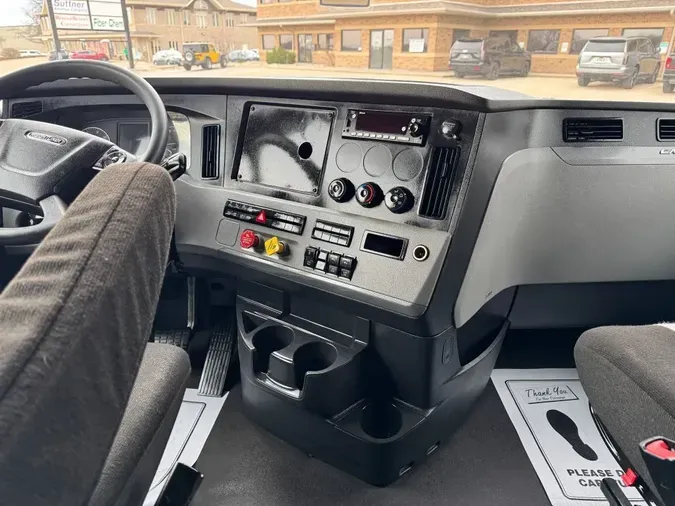 2022 FREIGHTLINER Cascadia 126