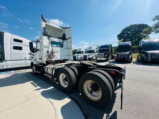 2018 Volvo VNL64T300