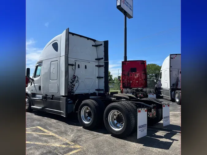 2020 Freightliner Cascadia 126