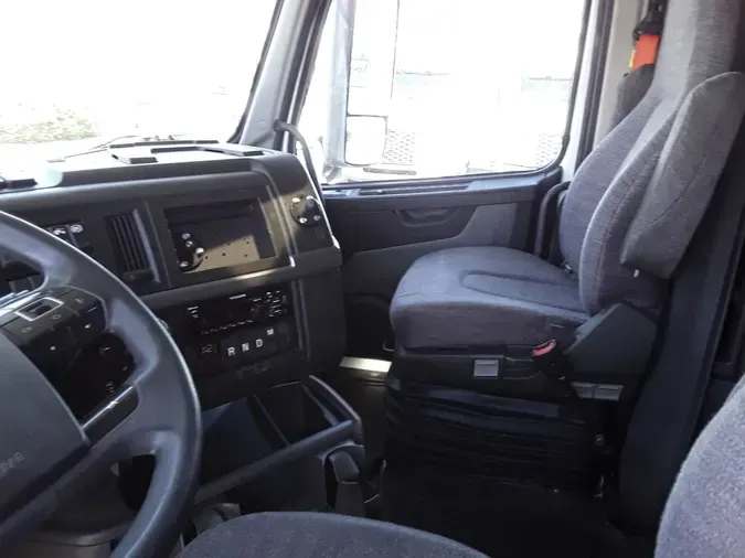 2020 VOLVO VNL64T-760