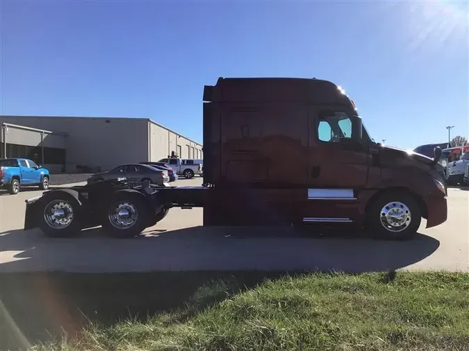 2019 FREIGHTLINER CA126