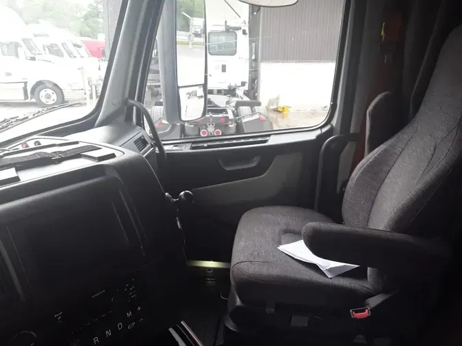 2020 VOLVO VNR64T-640