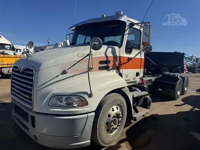 2017 MACK PINNACLE CXU613