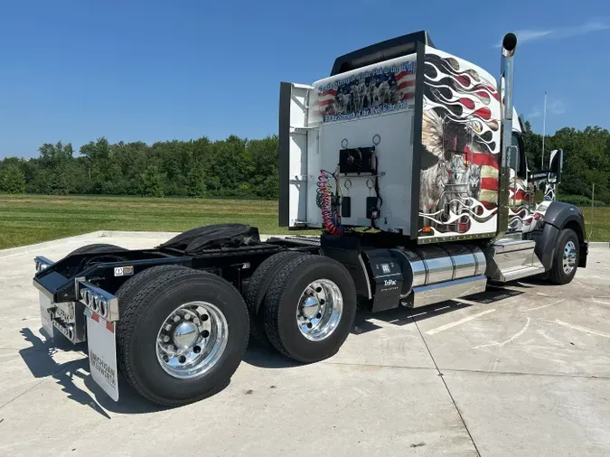 2023 Kenworth W990