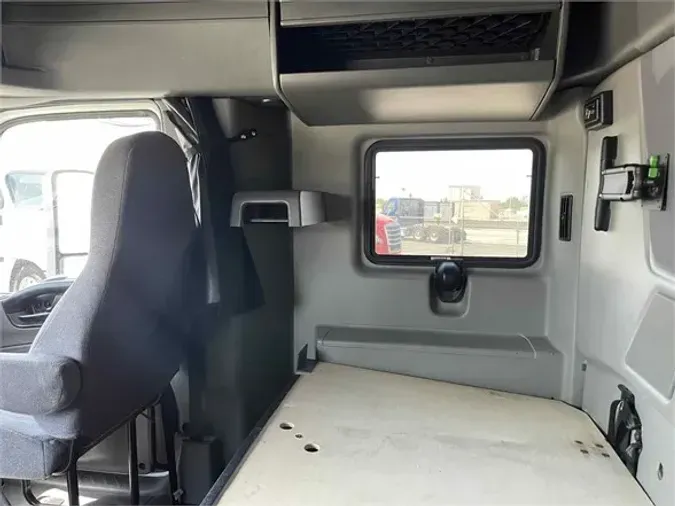 2018 INTERNATIONAL LT