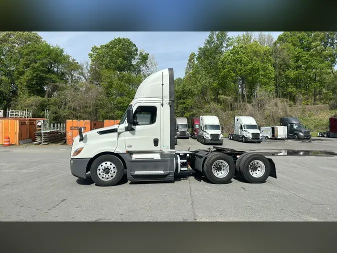 2020 Freightliner Cascadia 126db1e4df42aaccdf8422be61a2c71032a