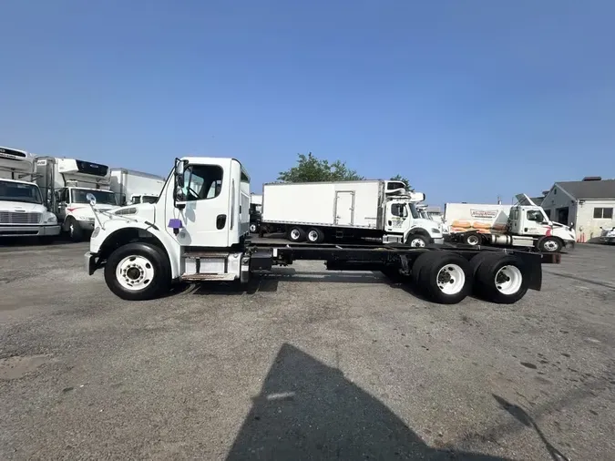 2017 FREIGHTLINER M2 106