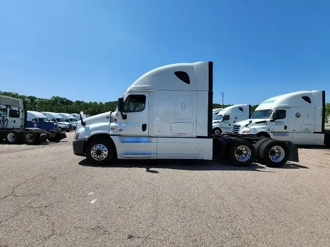 2019 Freightliner X12564ST