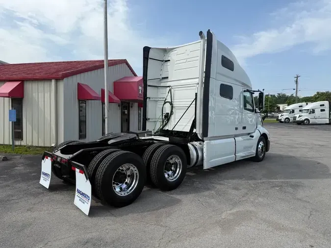 2020 VOLVO VNL64T760