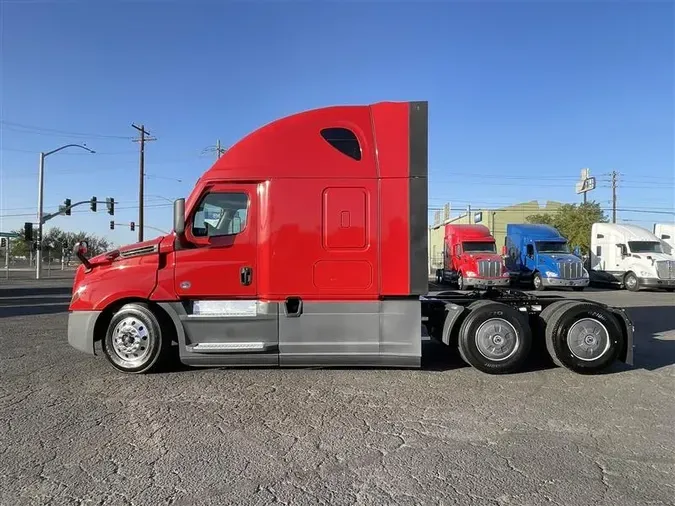 2021 FREIGHTLINER CA126