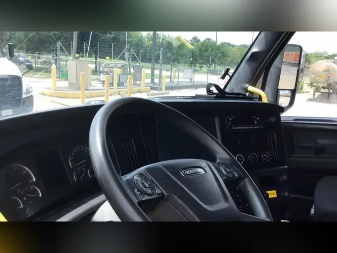 2023 Freightliner Cascadia